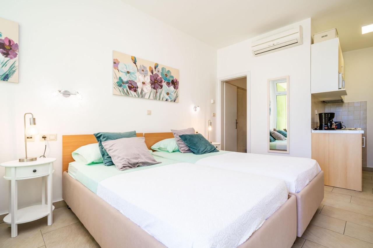 Apartment Paradise *